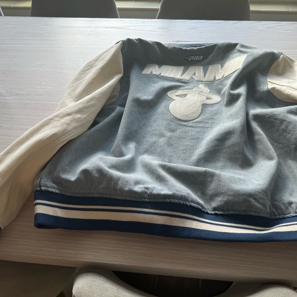 NBA Miami Heat varsity women’s denim jacket xl - Picture 4 of 4